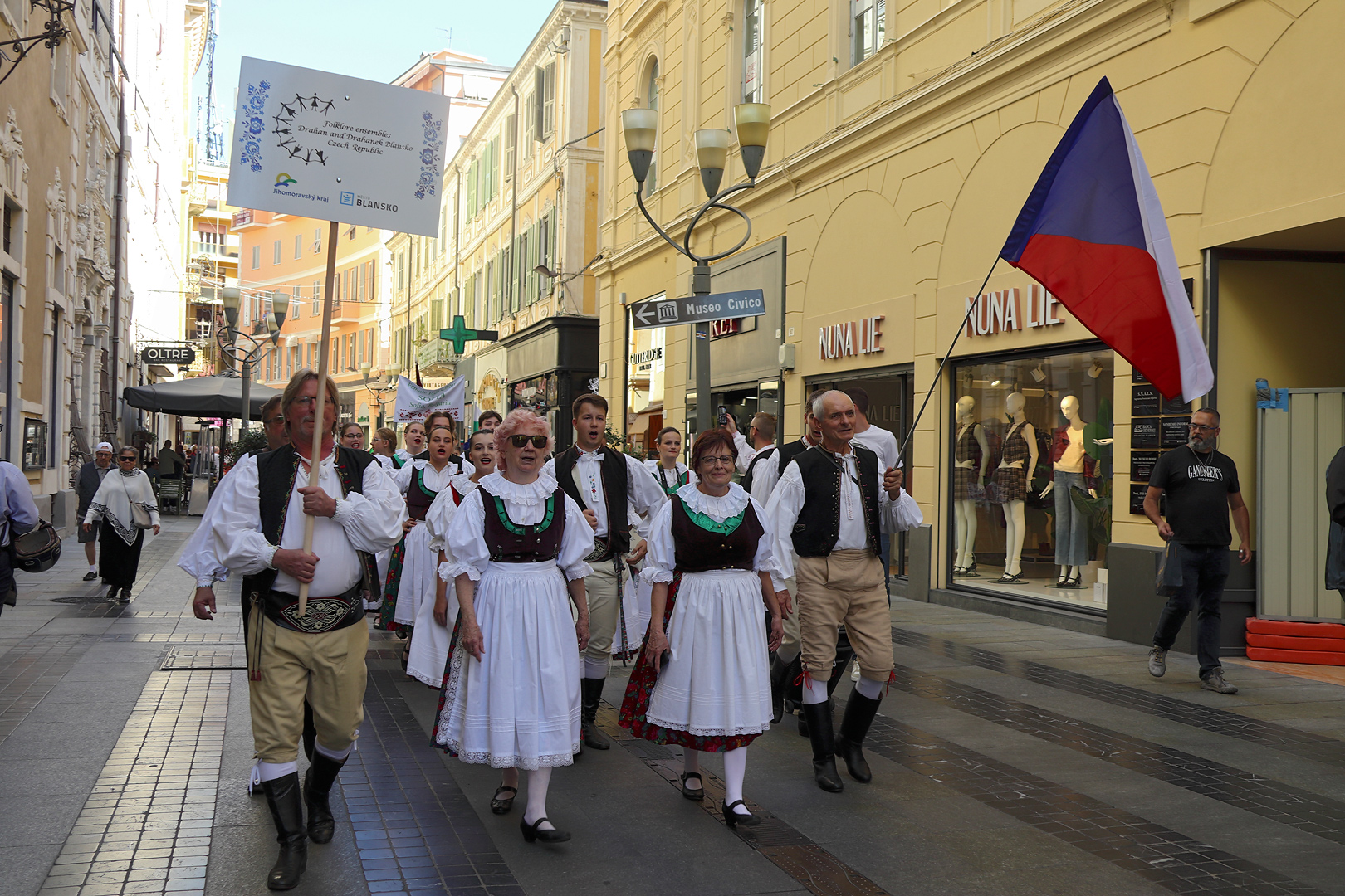 Хор 'София' пя на
Лазурния бряг